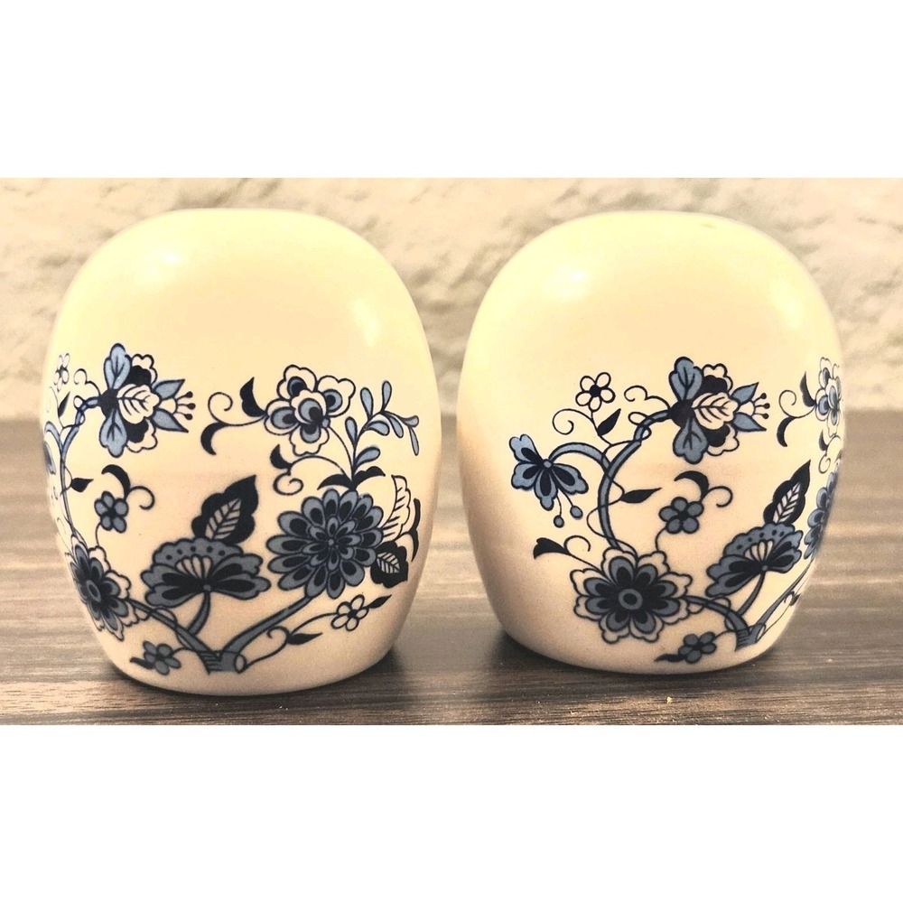 2-VINTAGE BLUE ONION SALT AND PEPPER SHAKERS UNMARKED 2-1/2"
